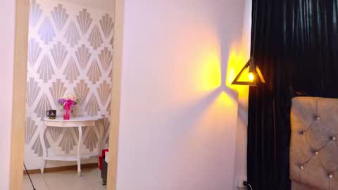 Lily Lauren online show from October 10, 2025, 12:59 pm