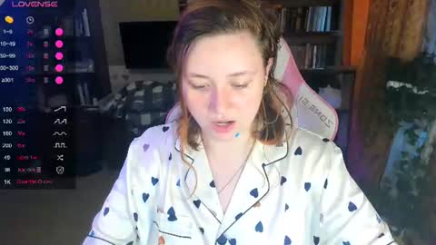 Snapshot of lily_shamy chatting on July 27, 2026, 5:31 pm Alice online show from July 27, 2026, 5:31 pm