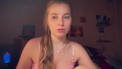 Lily online show from November 7, 2025, 6:19 pm