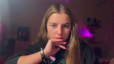 Lily online show from November 16, 2025, 5:40 pm