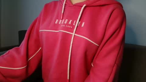 small lily online show from April 7, 2026, 4:07 pm