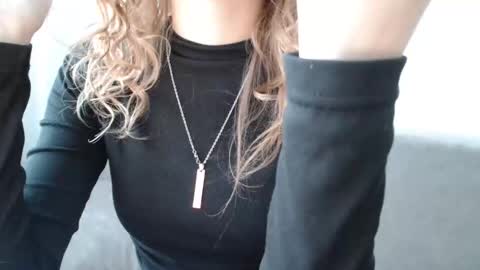 small lily online show from April 20, 2026, 4:21 pm