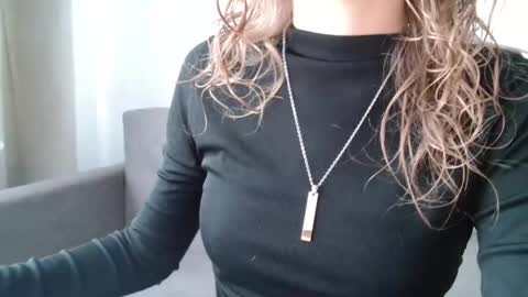 small lily online show from April 21, 2026, 4:12 pm