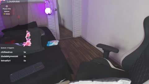 lily_waist online show from November 12, 2025, 3:12 pm