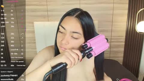lily_waist online show from March 6, 2026, 11:17 am