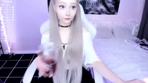 Snapshot of lily_weep chatting on June 3, 2026, 10:15 pm Lily online show from June 3, 2026, 10:15 pm