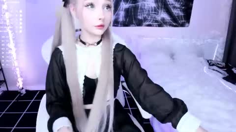 Snapshot of lily_weep chatting on July 15, 2026, 10:37 pm Lily online show from July 15, 2026, 10:37 pm