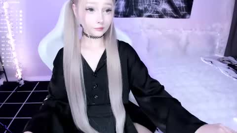 Snapshot of lily_weep chatting on July 31, 2026, 1:05 am Lily online show from July 31, 2026, 1:05 am