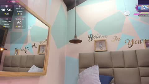 Snapshot of lilybaudyn_ chatting on January 27, 2025, 9:44 am Lily online show from January 27, 2025, 9:44 am