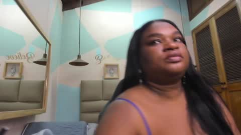 Snapshot of lilybaudyn_ chatting on February 6, 2025, 9:11 am Lily online show from February 6, 2025, 9:11 am