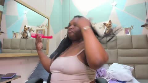 Snapshot of lilybaudyn_ chatting on February 8, 2025, 9:46 am Lily online show from February 8, 2025, 9:46 am