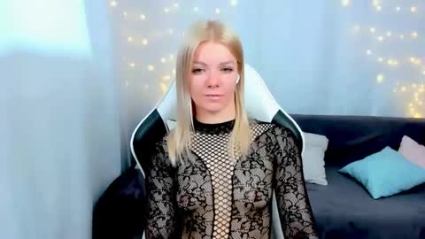 lilydavisss online show from April 21, 2026, 2:51 am
