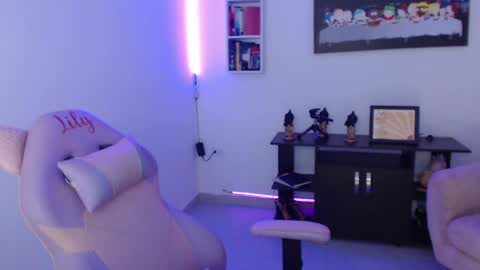 Lily online show from May 4, 2026, 10:28 pm