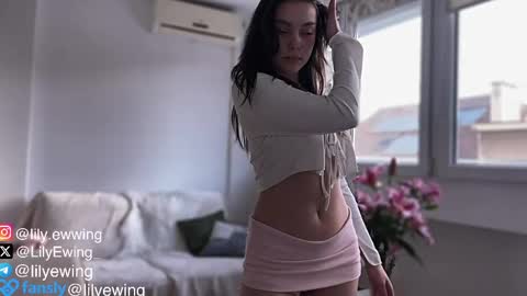 Snapshot of lilyewing_ chatting on May 4, 2026, 3:30 pm Lily online show from May 4, 2026, 3:30 pm
