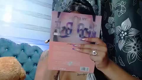 lilyjamesx online show from February 4, 2025, 5:55 pm