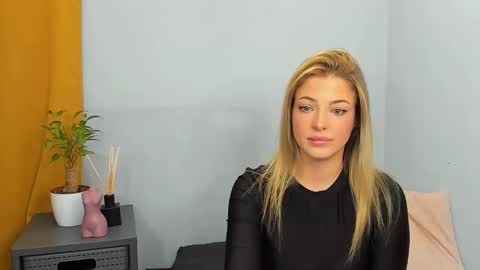 Snapshot of lilylovely26 chatting on December 8, 2024, 10:47 pm Lily online show from December 8, 2024, 10:47 pm