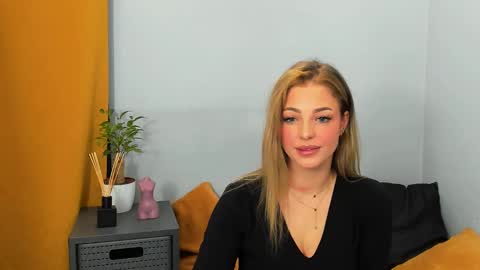 Snapshot of lilylovely26 chatting on December 20, 2024, 7:39 pm Lily online show from December 20, 2024, 7:39 pm