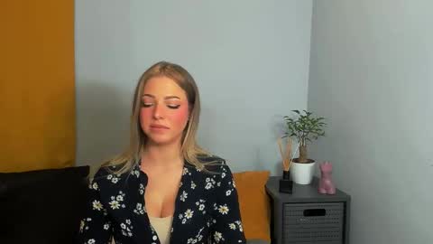 Snapshot of lilylovely26 chatting on March 2, 2025, 5:04 pm Lily online show from March 2, 2025, 5:04 pm