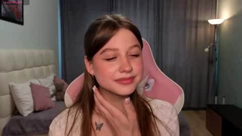 Snapshot of lilymoore69 chatting on June 17, 2026, 9:01 am Lily online show from June 17, 2026, 9:01 am