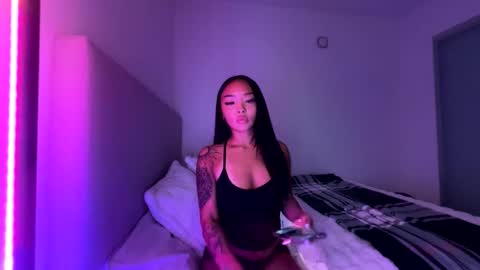 lilypowpow online show from December 5, 2025, 3:04 am