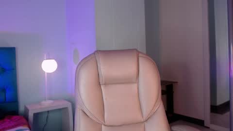 lilyred_ online show from May 25, 2026, 3:12 am