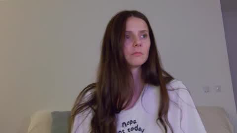 Lily online show from September 29, 2025, 5:40 pm