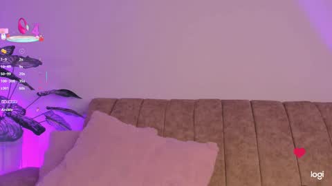 Lily  online show from September 18, 2025, 9:33 am