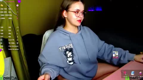 Lily online show from November 10, 2025, 9:36 pm