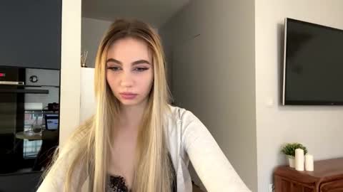 Lily online show from March 15, 2026, 3:18 pm