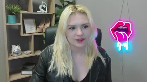 Lily online show from April 7, 2026, 6:36 am