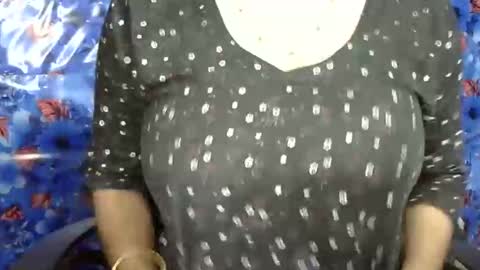 limaakter246618 online show from October 8, 2025, 11:41 am