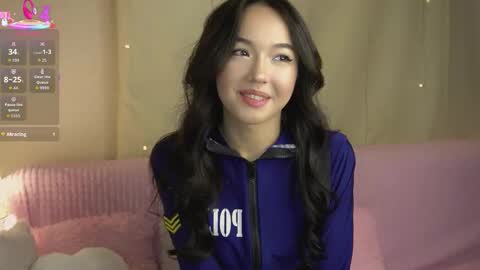 Snapshot of lin_kun chatting on December 22, 2025, 9:23 pm Lin Use menu to play with me online show from December 22, 2025, 9:23 pm