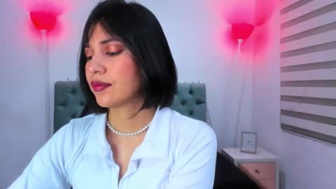  Lina Bedoya  online show from January 15, 2025, 11:43 am