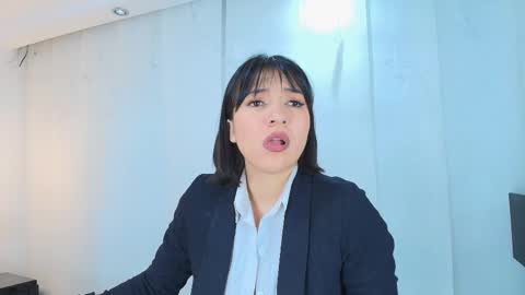  Lina Bedoya  online show from September 16, 2025, 11:44 am