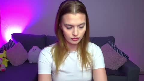 lina_bush online show from March 4, 2025, 2:42 pm