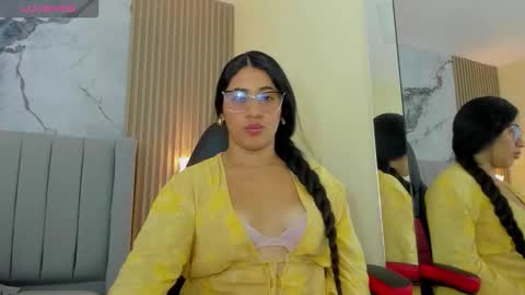 LINA DUBOIS  online show from November 25, 2025, 12:27 pm