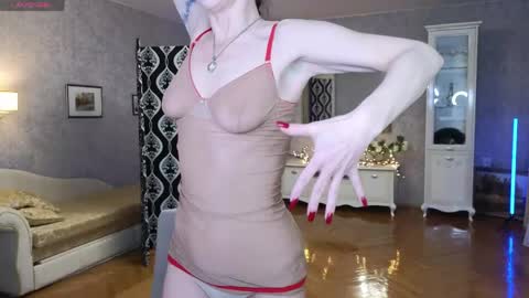 lina_flore online show from April 18, 2026, 8:53 pm