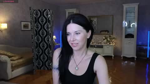 lina_flore online show from April 24, 2026, 6:54 pm