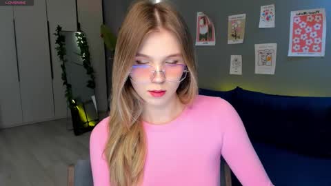 Lina online show from February 26, 2026, 1:21 pm