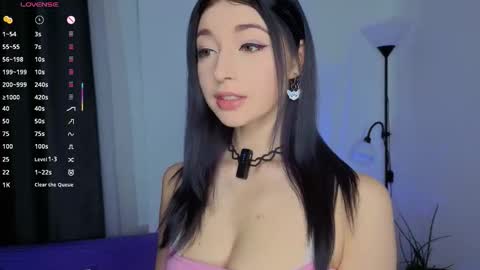 Lina online show from November 25, 2025, 5:51 am