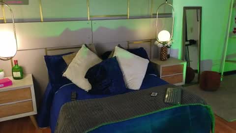 Lina online show from April 22, 2026, 7:15 pm