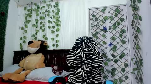 paola online show from December 18, 2024, 10:02 pm