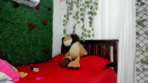 paola online show from December 22, 2024, 11:41 pm