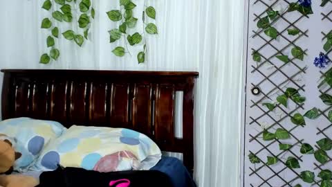 paola online show from February 26, 2025, 3:21 am