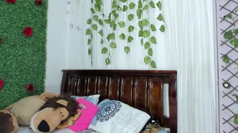 paola online show from March 8, 2025, 1:17 am