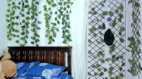 paola online show from September 17, 2025, 11:50 pm