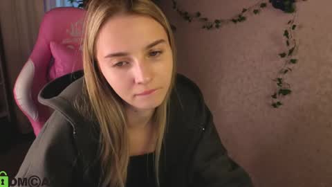 LINA online show from April 23, 2026, 1:18 am