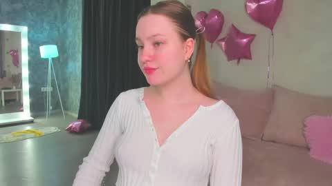 Snapshot of lina_smilee chatting on May 19, 2026, 1:11 am Lina online show from May 19, 2026, 1:11 am