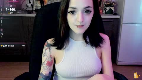 Lina 3  1715622743 online show from December 13, 2024, 11:02 am