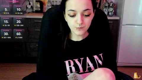 Lina 3  1715622743 online show from December 16, 2024, 9:35 am